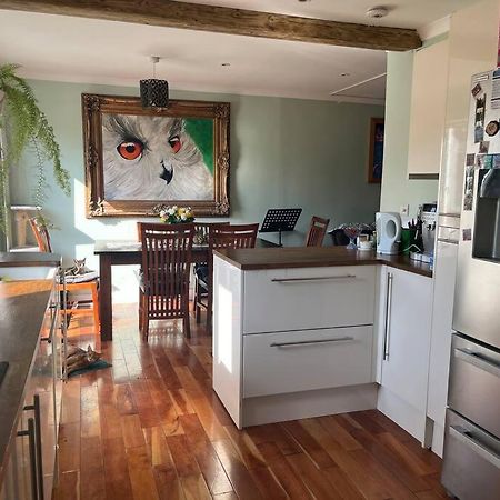 הוילה אינברקייטינג Bright, Comfy And Peaceful House מראה חיצוני תמונה
