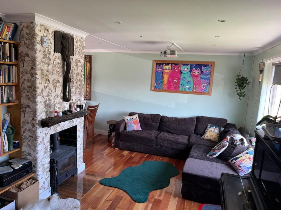 הוילה אינברקייטינג Bright, Comfy And Peaceful House מראה חיצוני תמונה